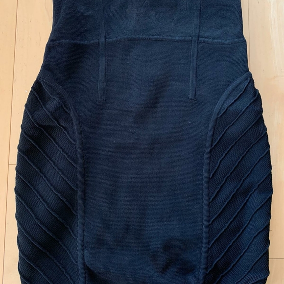 ARITZIA SKIRT - Picture 5 of 7